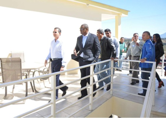 Imágenes de las diferentes visitas de Jeffry Webb a Honduras