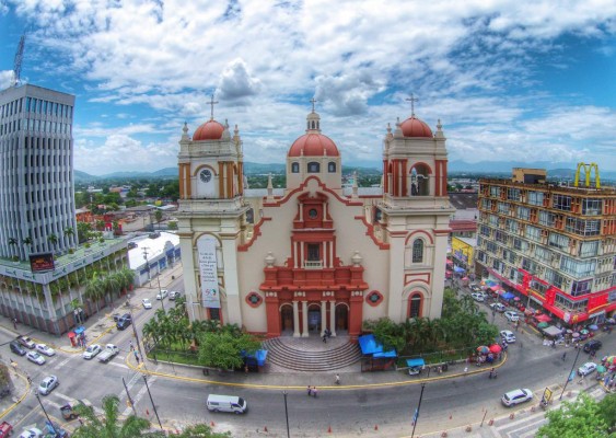San Pedro Sula vista desde el aire con un drone