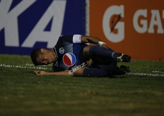 Dramáticas imágenes de Harold Fonseca y el detallazo en la camisa de Emilio Izaguirre