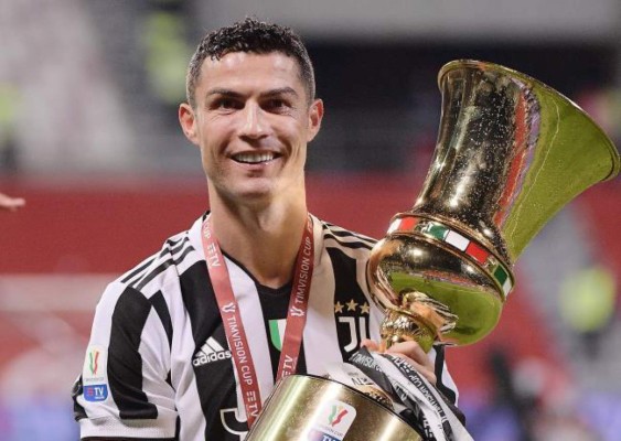 Dani Alves aumenta su leyenda con otro título: Los futbolistas más laureados de la historia