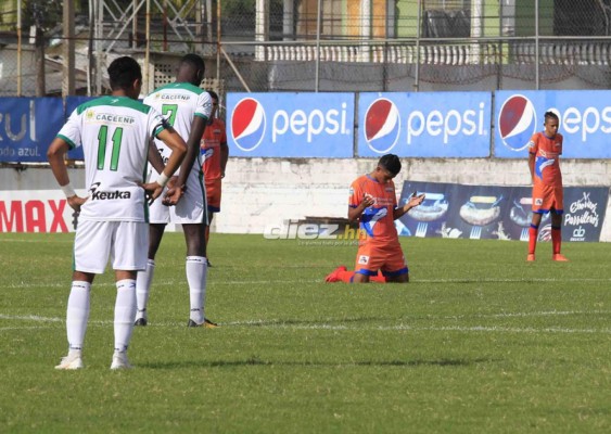 NO VISTE EN TV: Los recogepelotas, el gesto de Licona y la plática Tato-Diego