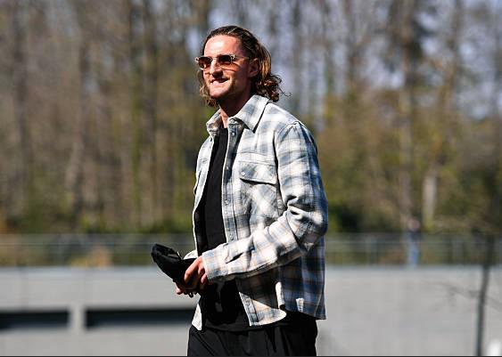 Camavinga sorprende y así llegó Mbappé a la concentración de Francia para los duelos ante Brasil y Colombia