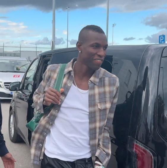 Oferta oficial del Chelsea por una figura del Barça y Liverpool revienta el mercado; último refuerzo para Xabi Alonso