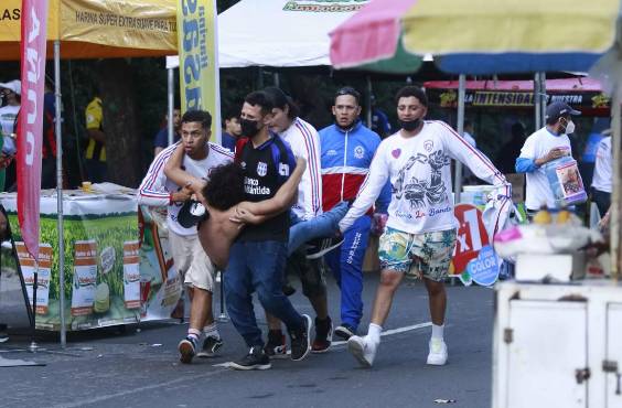 Barras de Olimpia, Marathón, Motagua y Real España pactan la paz en los estadios con gobierno de Xiomara Castro