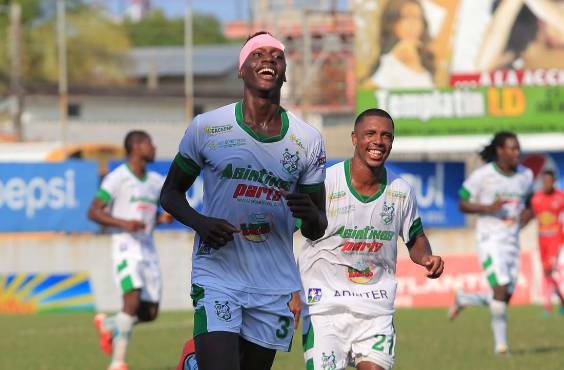 Con Platense disputó 19 partidos y registró cuatro goles en el 2015.