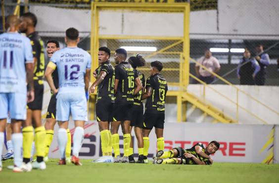 Real España sigue la línea del triunfo y Motagua fue desplumado en una semana para el olvido