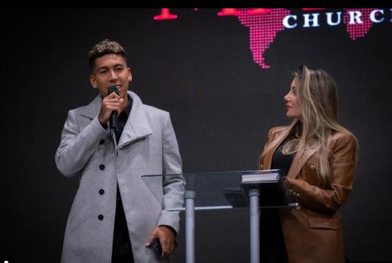 Así es la nueva vida del jugador brasileño Roberto Firmino, quien se convirtió en pastor evangélico y hasta fundó su iglesia