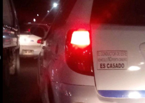 ¡Para morirse de la risa! Los insólitos mensajes que se ven en buses y taxis de Honduras