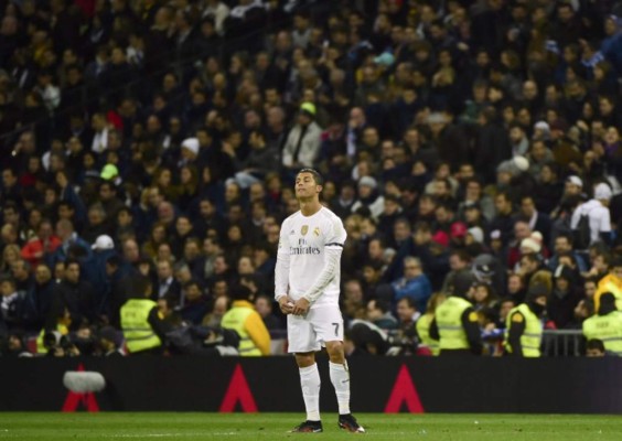 Cristiano Ronaldo, amargado, frustrado y perdido ante el Barcelona