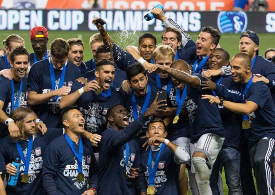 FOTOS: Así fue la celebración íntima de Roger Espinoza y Sporting KC