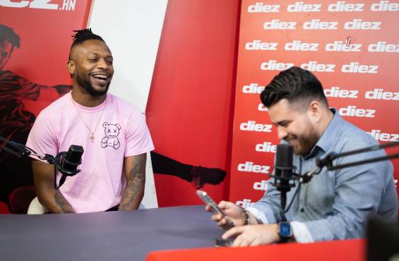 Kevin Álvarez entre carcajadas contando la anécdota de Agustín Auzmendi. FOTO: Mauricio Ayala.