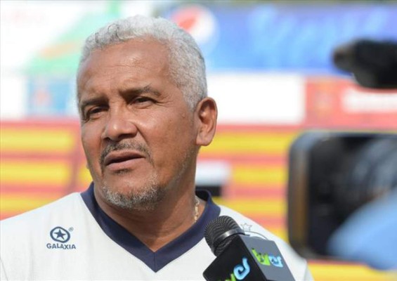 El técnico de FAS justifica el viaje con 14 jugadores a debutar en Concacaf