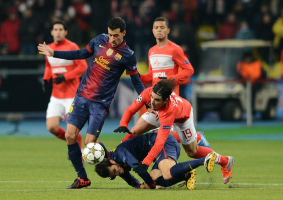 El Barcelona vence al Spartak en Moscú y se clasifica para octavos