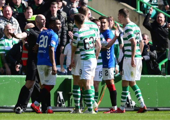 FOTOS: Clásico entre el Celtic y Rangers de Escocia terminó entre golpes