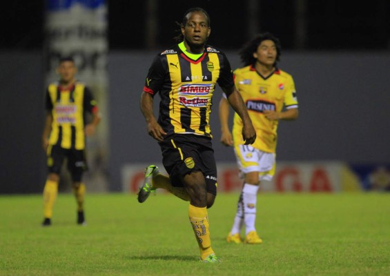 ¿Qué pasa en Real España? Llegaron como figuras y bajaron su rendimiento inexplicablemente