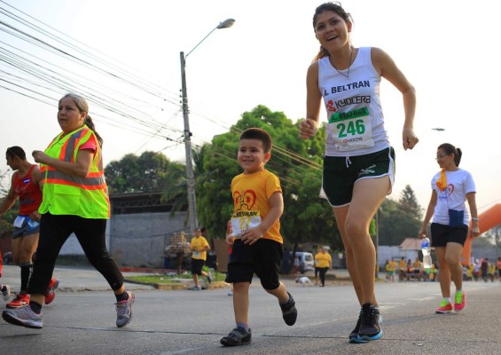 Hermosas chicas y niños felices, esto dejó la Maratón del Riñón en San Pedro Sula