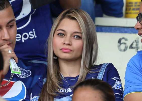 ¡LINDURAS! Las bellas damas que engalanaron el Motagua-Marathón