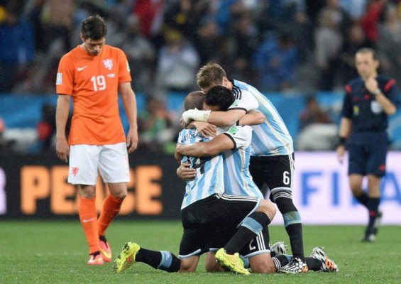 Argentina finalista: ganó 4-2 a Holanda en los penales.