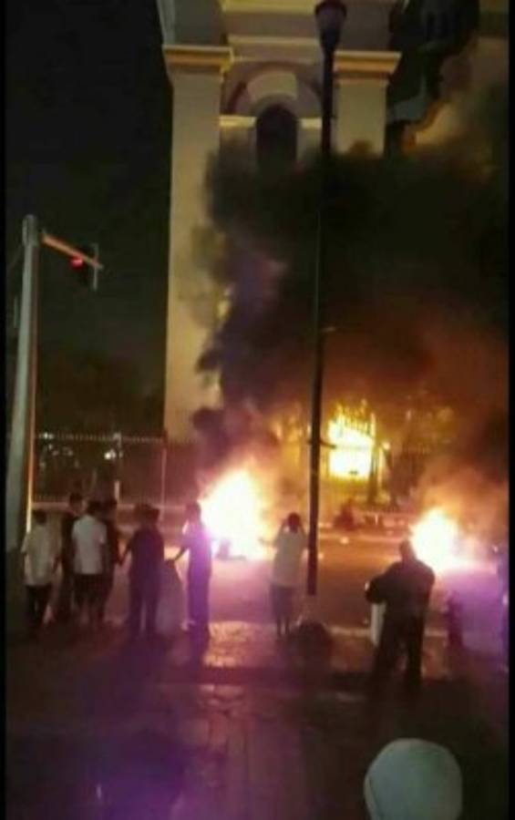 INFORME ESPECIAL: Saqueos de tiendas y caos en las protestas en Honduras