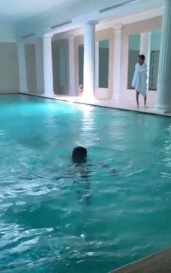 Wanda Nara presume de su flamante nueva mansión en París que tiene hasta piscina cubierta