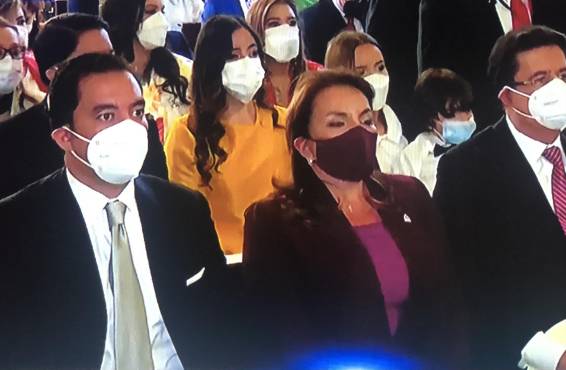 Xiomara Castro asume presidencia de una Honduras pobre y endeudada, pero optimista