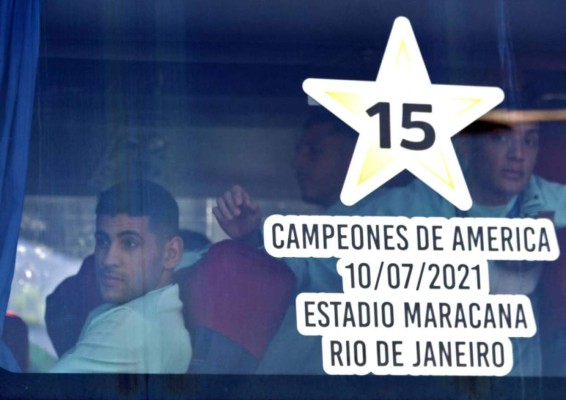 Regreso con gloria: la Albiceleste campeona de América llegó a Argentina tras coronarse en Brasil