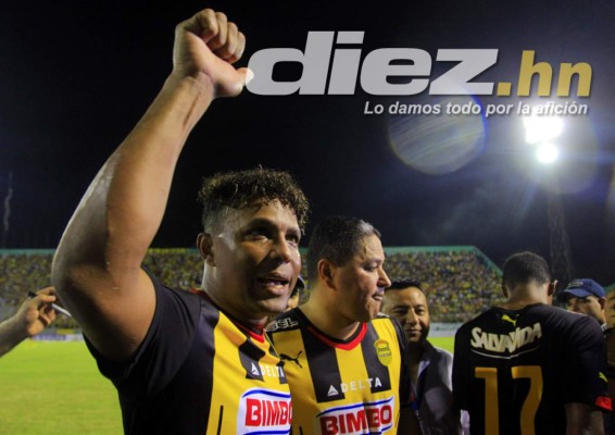 Inolvidable despedida de un ídolo Carlos Pavón