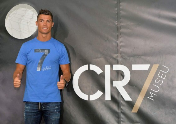 Las divertidas fotos de Cristiano Ronaldo con su clon