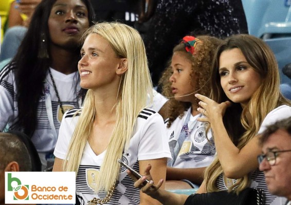 En fotos: El bonito ambiente y las bellas mujeres que engalanan esta jornada en el Mundial de Rusia
