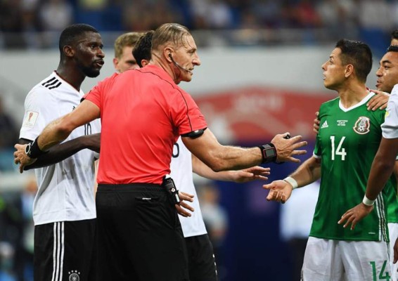 NO SE VIO POR TV: ¿Qué hacía Löw y qué le dijo Marco Fabián? El abrazo de 'Memo' Ochoa