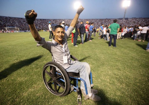 Las fotos más curiosas que se vieron en el estadio Nacional en la gran final