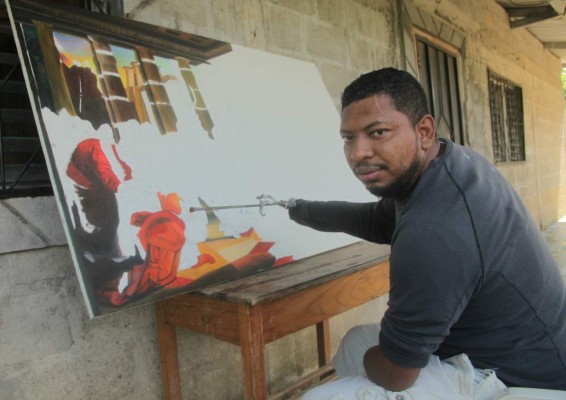 FOTOS: Así es Olvin, el hondureño que juega sin manos