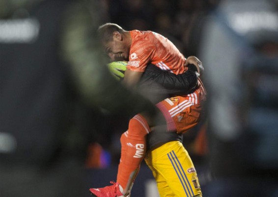 Locura del portero Nahuel Guzmán, festejo de Gignac y caras tristes en Alianza