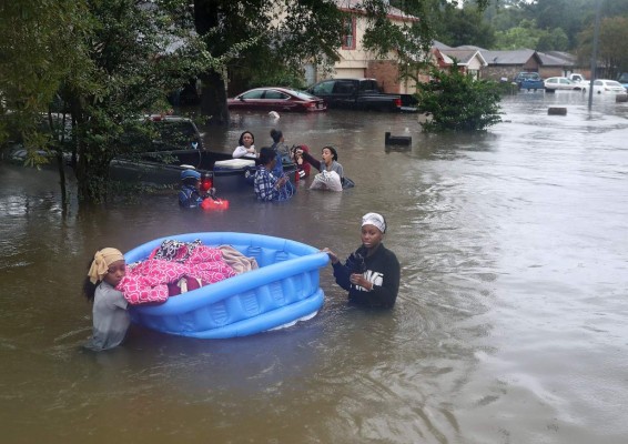 INFORME ESPECIAL: Asciende el número de muertes tras el paso del huracán Harvey en Houston, Texas
