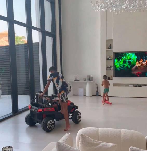 Georgina Rodríguez deslumbra de nuevo y cómo es su lujosa casa en la que vive con Cristiano en Arabia Saudita