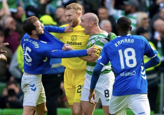 FOTOS: Clásico entre el Celtic y Rangers de Escocia terminó entre golpes
