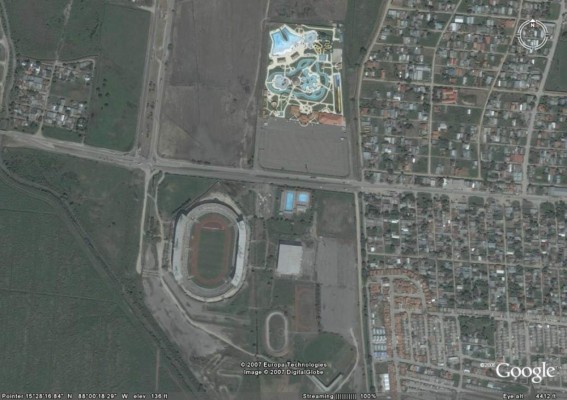 Así se ve el estadio Olímpico con los contenedores fríos para albergar cadáveres por coronavirus