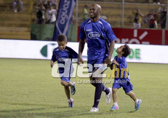 'El Rey' David se retiró del fútbol en un partido en el Morazán.