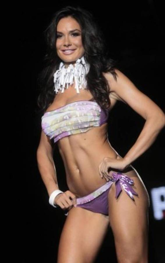 Nicole, la sexy chica que fue acusada de conseguirle mujeres a Silvio Berlusconi