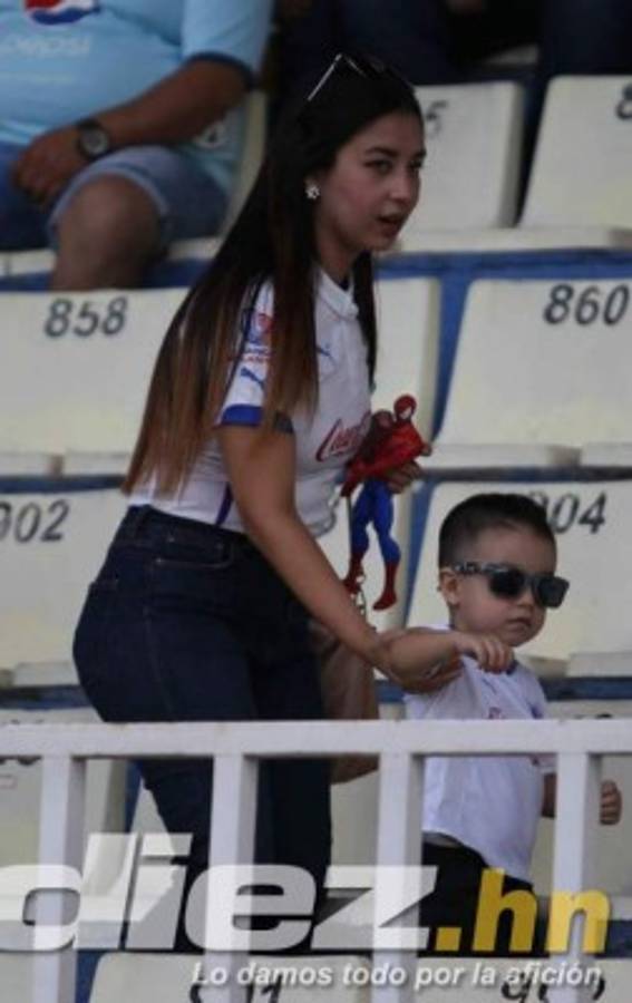 ¡Sensuales! El lado infartante del clásico Motagua-Olimpia en el estadio Nacional