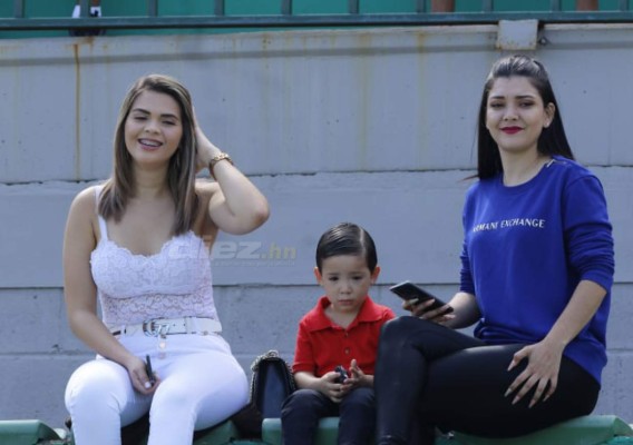 Hermosas chicas y ambientazo en el Yankel Rosenthal para el clásico Marathón-Olimpia