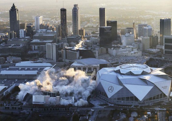 Así fue la implosión del Georgia Dome, el imponente estadio de los Falcons
