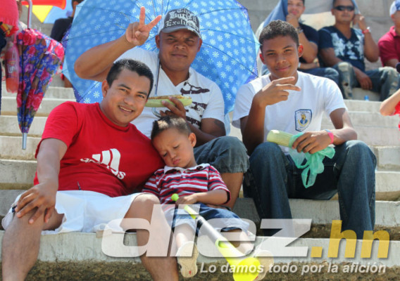 Ambientazo en el estadio Fransico Martínez.