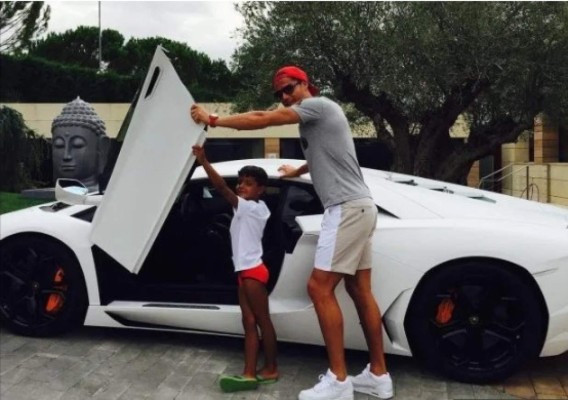 Dos de cada marca: La colección de autos de Cristiano Ronaldo creció y ahora vale $10 millones