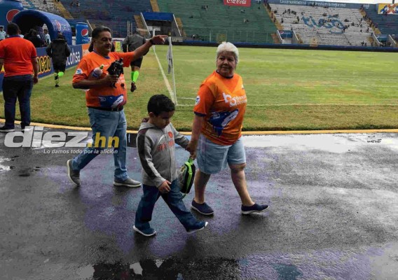 No se vio por TV: Enojo de Troglio, tristeza del Real España y las invitadas de lujo del Motagua