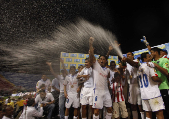 Olimpia estrena su corona ante Hispano