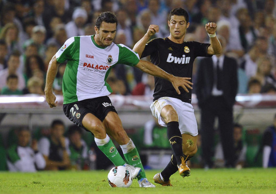 Valencia empata con el Barça y lidera la Liga española