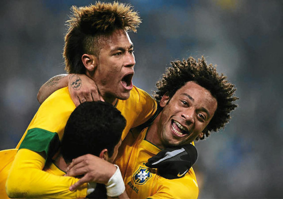 Brasil venció 2-1 a Bosnia gracias a un autogol en tiempo de descuento.