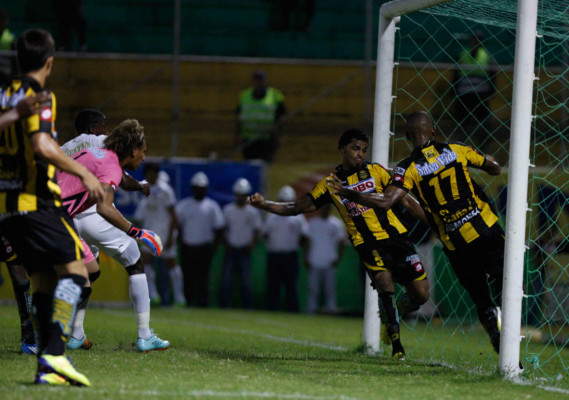 Clásico Real España-Olimpia en imágenes