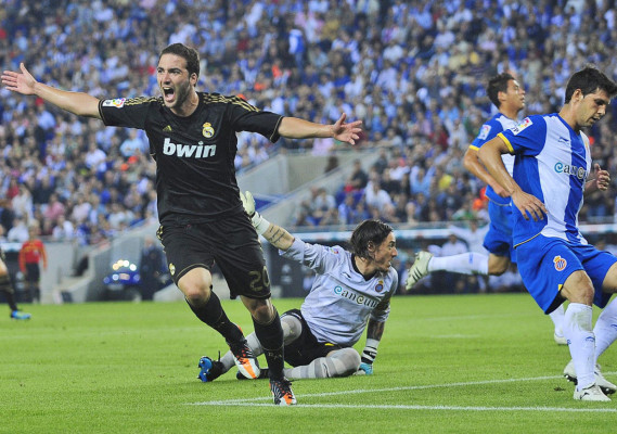 Barcelona ya es líder y el Real Madrid arrasa con triplete de Higuaín